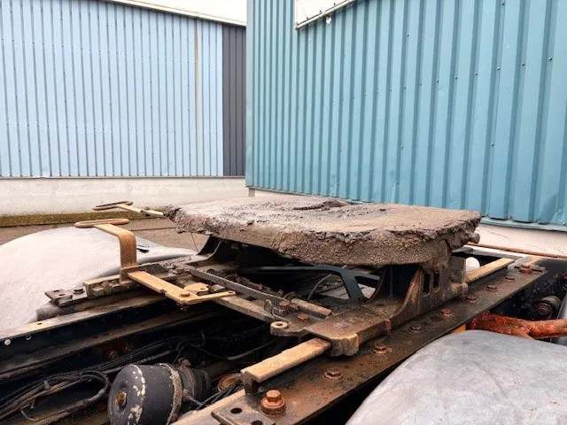 MAN 26.403 DFS 6x4 TRACTOR UNIT (EURO 2 / MANUAL GEARBOX / REDUCTION AXLES / HYDRAULIC KIT / SLIDING FIFTH WHEEL / AIRCONDITIONING) 8