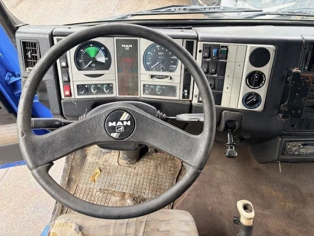 MAN 26.403 DFS 6x4 TRACTOR UNIT (EURO 2 / MANUAL GEARBOX / REDUCTION AXLES / HYDRAULIC KIT / SLIDING FIFTH WHEEL / AIRCONDITIONING) 9