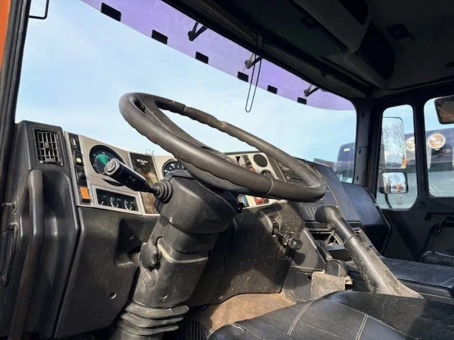 MAN 33.463 DFS 6x6 FULL SPRING SUSPENSION TRACTOR UNIT (EURO 2 / ZF16 MANUAL GEARBOX / FULL STEEL SUSPENSION / REDUCTIONS AXLES / HYDRAULIC KIT / ETC) 12
