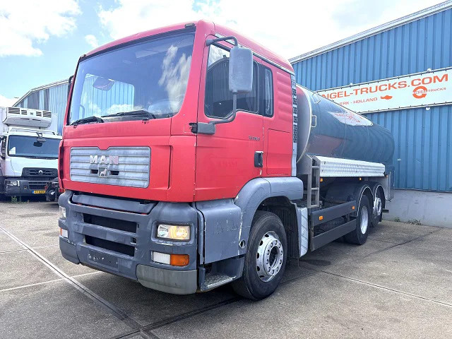MAN TGA 26.310 A 6x2 15.000 WATERTANK (ZF16 MANUAL GEARBOX / STEEL SUSPENSION FRONT-AXLE / LIFT-AXLE / COUNTER / PUMP)ETC.
