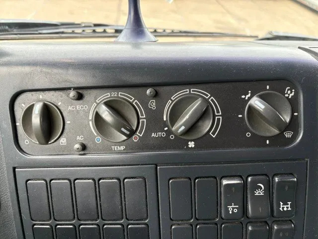 MAN TGA 33.460 BBS FULL STEEL SUSPENSION (ZF16 MANUAL GEARBOX / RETARDER / 13.000 KG. REDUCTION AXLES / HYDRAULIC KIT / AIRCONDITIONING) 11