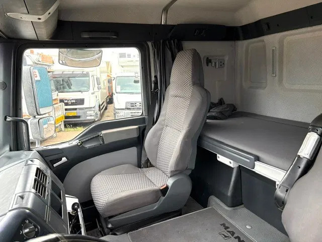 MAN TGA 33.460 BBS FULL STEEL SUSPENSION (ZF16 MANUAL GEARBOX / RETARDER / 13.000 KG. REDUCTION AXLES / HYDRAULIC KIT / AIRCONDITIONING) 13