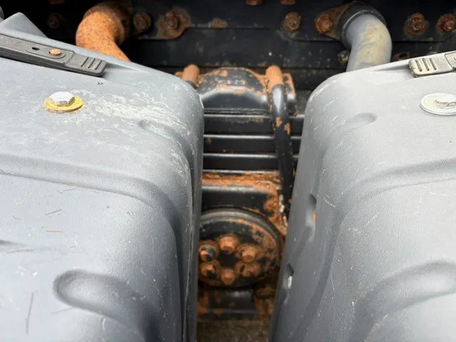 MAN TGA 33.460 BBS FULL STEEL SUSPENSION (ZF16 MANUAL GEARBOX / RETARDER / 13.000 KG. REDUCTION AXLES / HYDRAULIC KIT / AIRCONDITIONING) 7