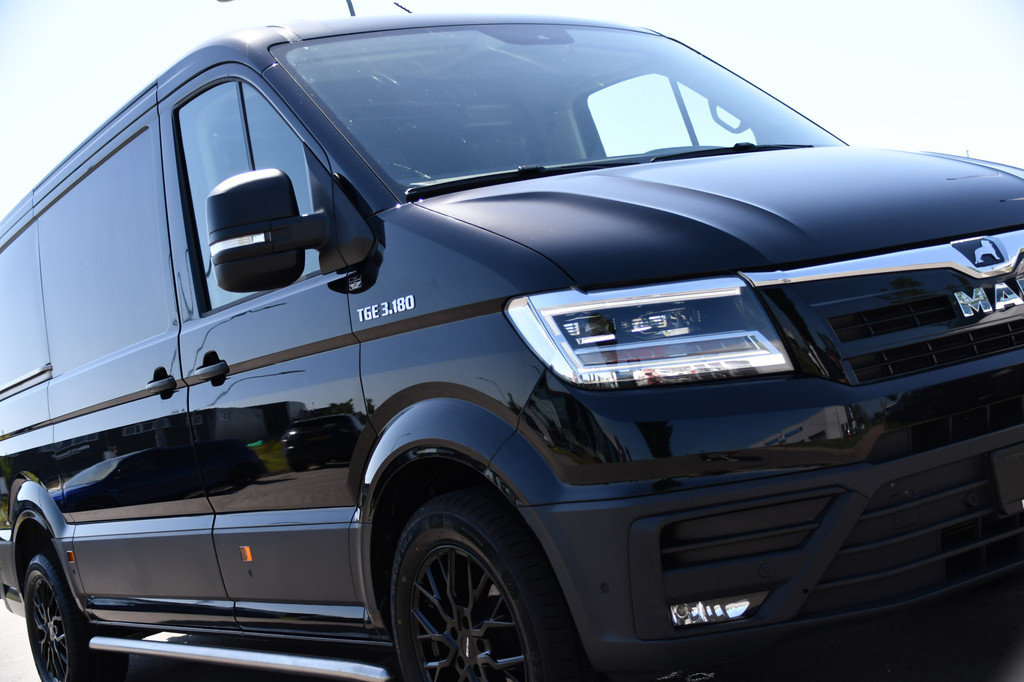 MAN TGE 3.180 35 2.0 L3H2 Black Edition FULL Options! Adaptieve Cruise, Camera, Carplay, 2 x Schuifdeur, LED, Clima, Stoelverarming, Multimedia, Stuurverwarming, Uniek! 17