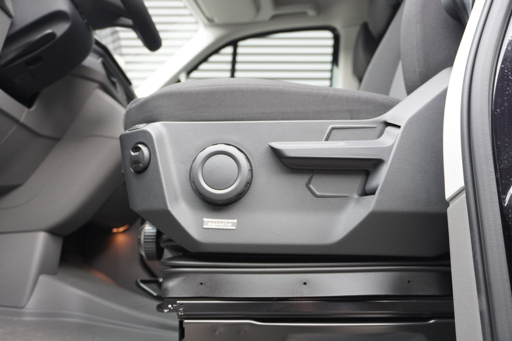 MAN TGE 35 2.0 Standaard L3 Hoog Man TGE 35 2.0 Standaard L3 Hoog Aut 2 schuifdeuren FACELIFT Commander BOMVOL! 13