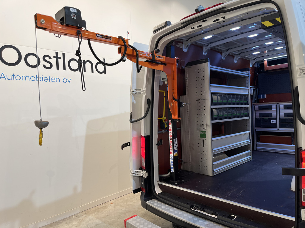 MAN TGE 50 2.0 L3H3 180 PK DL DSG Automaat / Servicebus / GVW 5.000 KG / Bott Inrichting / Swinglift Kraan / Trekhaak 3500 KG / 220V. / Euro 6 / Airco / CarPlay / Camera / Cruise Control / 53.000 KM !! C-Rijbewijs !! 11