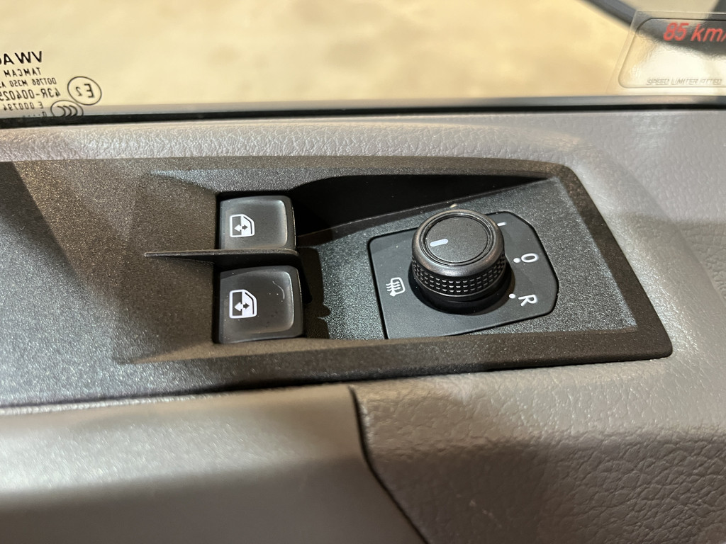 MAN TGE 50 2.0 L3H3 180 PK DL DSG Automaat / Servicebus / GVW 5.000 KG / Bott Inrichting / Swinglift Kraan / Trekhaak 3500 KG / 220V. / Euro 6 / Airco / CarPlay / Camera / Cruise Control / 53.000 KM !! C-Rijbewijs !! 18