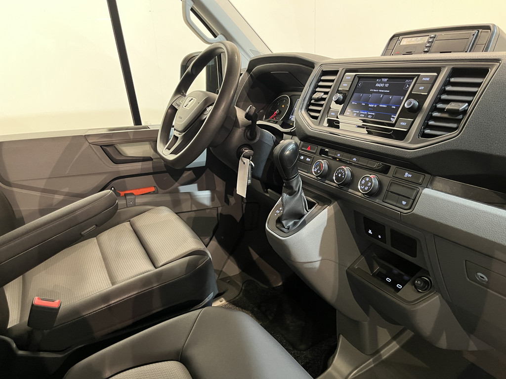MAN TGE 50 2.0 L3H3 180 PK DL DSG Automaat / Servicebus / GVW 5.000 KG / Bott Inrichting / Swinglift Kraan / Trekhaak 3500 KG / 220V. / Euro 6 / Airco / CarPlay / Camera / Cruise Control / 53.000 KM !! C-Rijbewijs !! 3