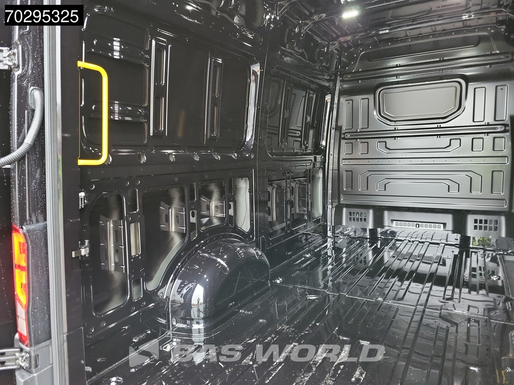 MAN TGE 3.180 Automaat 2025 model Facelift Black Edition L3H3 Trekhaak ACC LED Navi Camera Parkeersensoren Euro6 L2H2 11m3 Airco Trekhaak 20