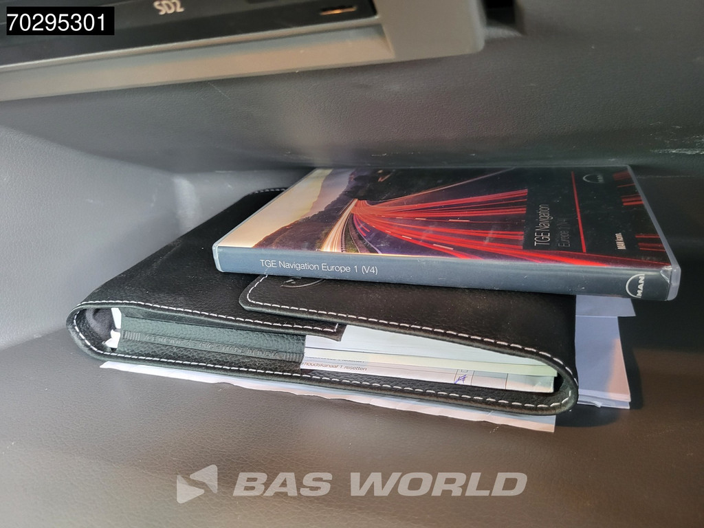 MAN TGE 3.180 Automaat Laadklep 3.5t trekhaak Dubbellucht Lat om Lat Zijdeur Navi Bakwagen Meubelbak Koffer Airco Trekhaak Cruise control 20