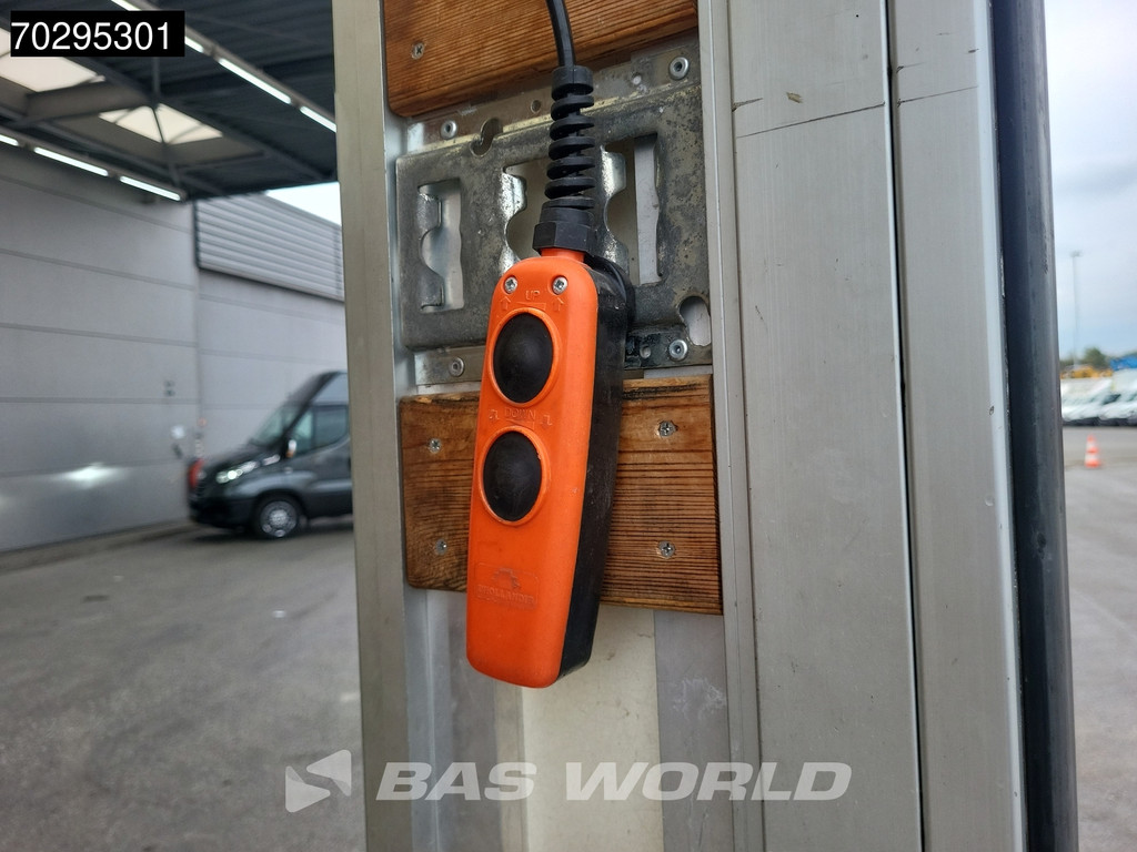 MAN TGE 3.180 Automaat Laadklep 3.5t trekhaak Dubbellucht Lat om Lat Zijdeur Navi Bakwagen Meubelbak Koffer Airco Trekhaak Cruise control 9