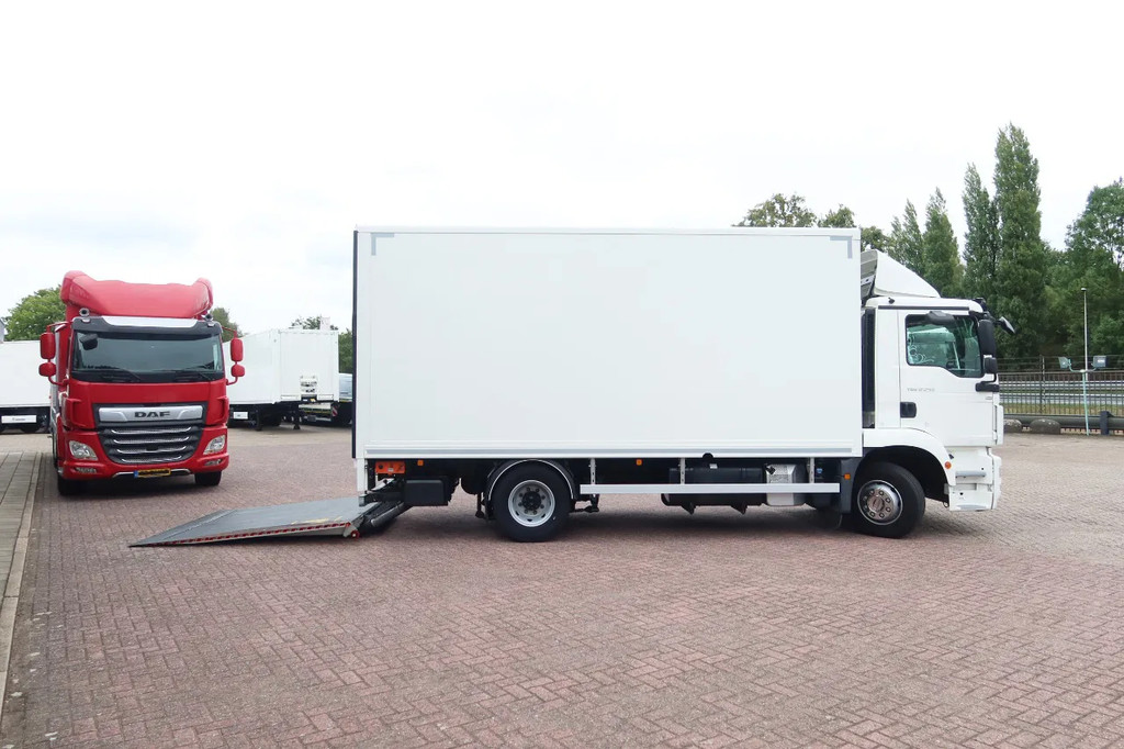 MAN TGM TGM 12.250 Dhollandia 2.000 kg Geisoleerde bak. Volledige luchtvering 13