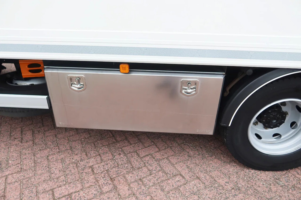 MAN TGM TGM 12.250 Dhollandia 2.000 kg Geisoleerde bak. Volledige luchtvering 16