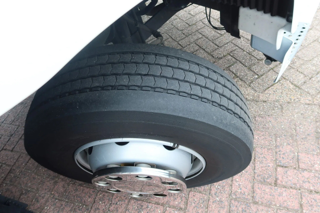 MAN TGM TGM 12.250 Dhollandia 2.000 kg Geisoleerde bak. Volledige luchtvering 20