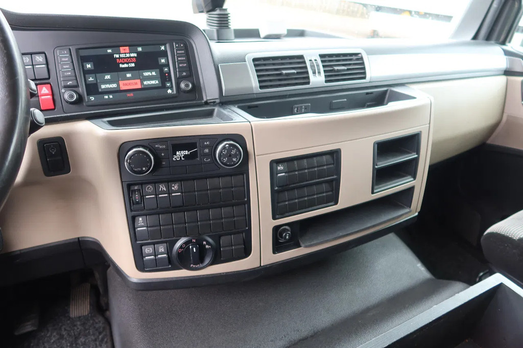 MAN TGM TGM 12.250 Dhollandia 2.000 kg Geisoleerde bak. Volledige luchtvering 9