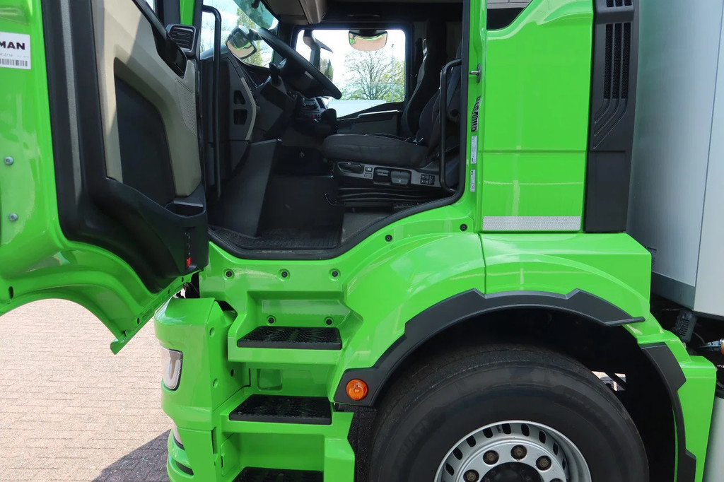 MAN TGS 26 26.330 6x2 Koel/Vries+Dhollandia 2500 kg 15