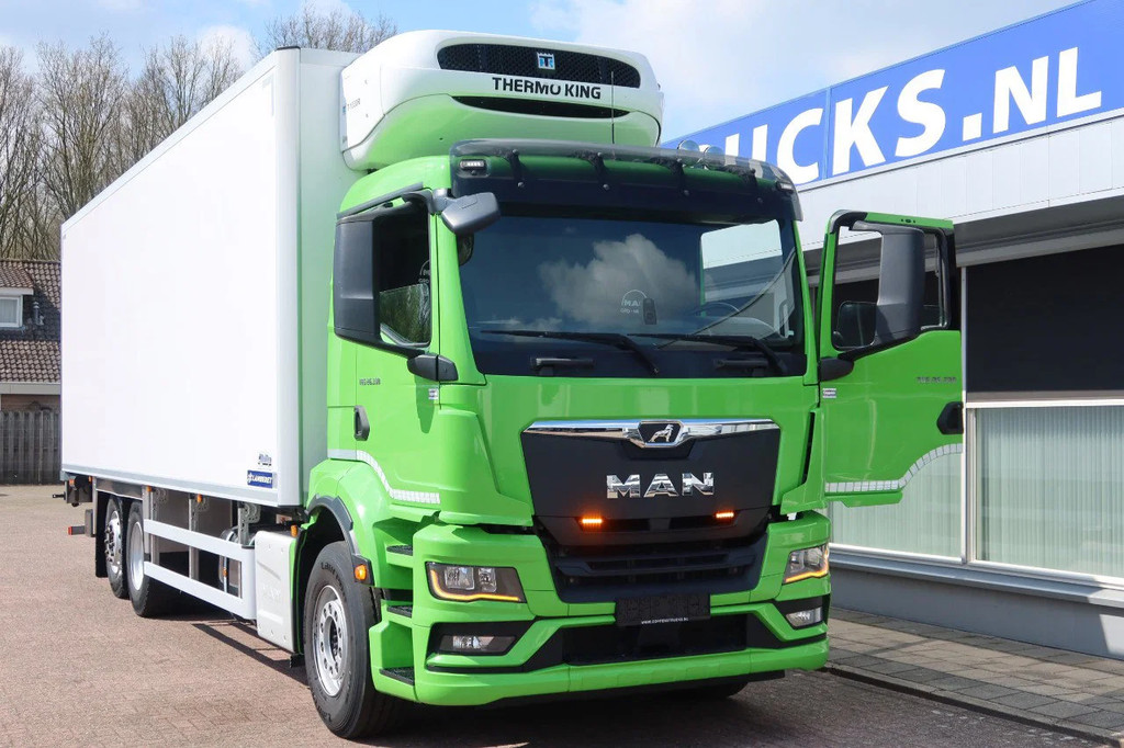 MAN TGS 26 26.330 6x2 Koel/Vries+Dhollandia 2500 kg 17