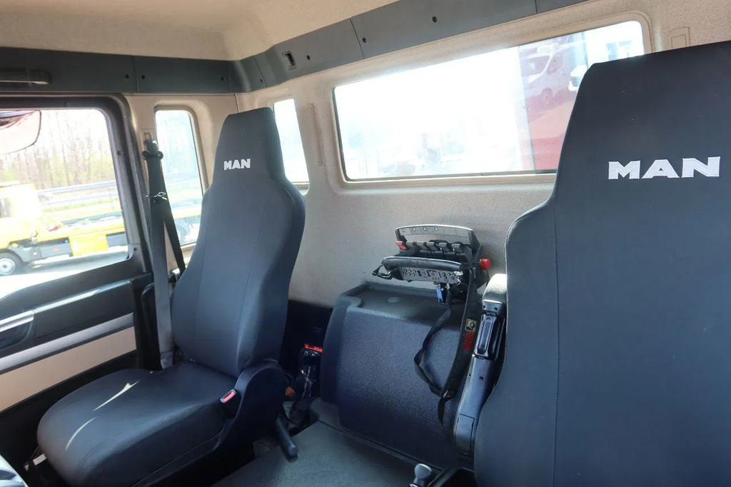 MAN TGS 35.360 8X2 Euro 6 Oprijwagen + HIAB 228 E 3 kraan. Radio grafisch + winch 10