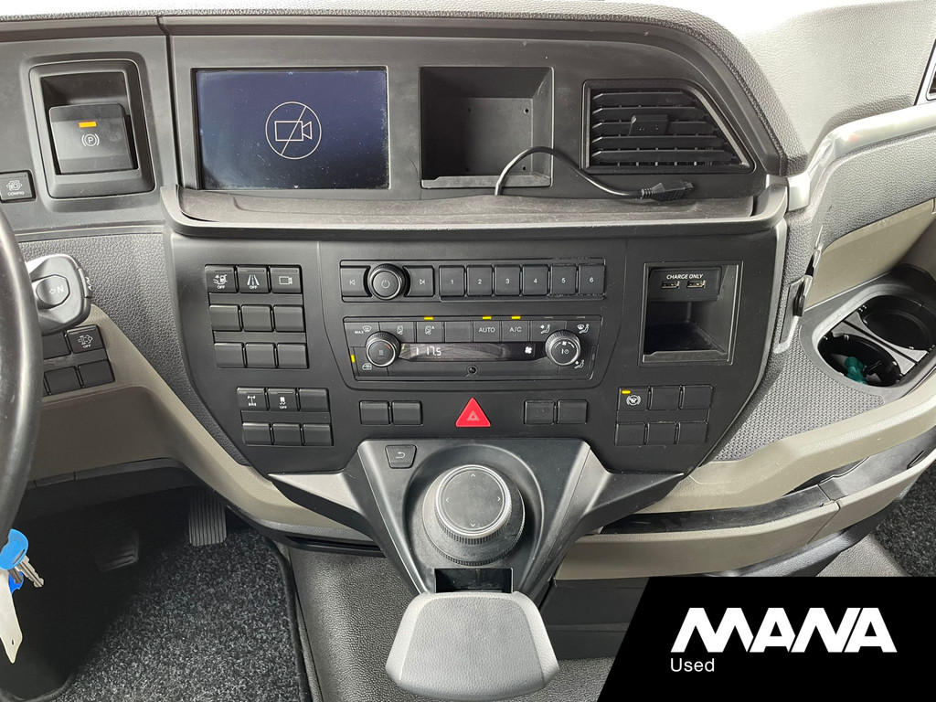 MAN TGX 18.470 4X2 BL GM cabine Retarder Standkachel Clang / Rema 2x Tank 17