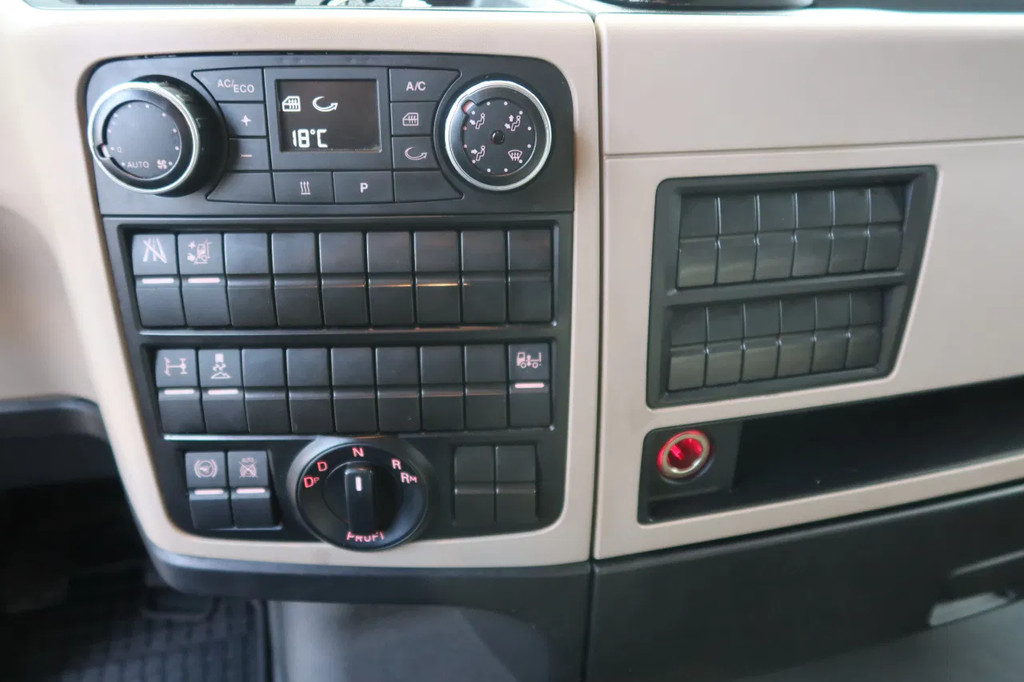 MAN TGX 18 .340 4x2 Full air Chassis, twist locks 14