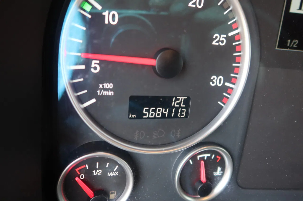 MAN TGX 18 .340 4x2 Full air Chassis, twist locks 15