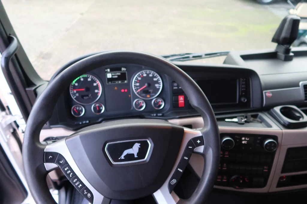 MAN TGX 18 .340 4x2 Full air Chassis, twist locks 16