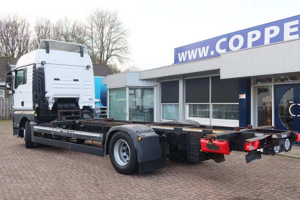 MAN TGX 18 .340 4x2 Full air Chassis, twist locks 7