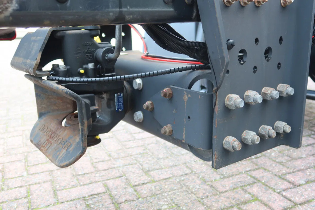 MAN TGX 18 .340 4x2 Full air Chassis, twist locks 8