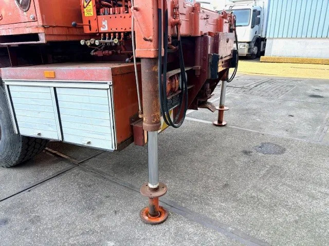 Mercedes-Benz 1922 AK 4x4 V6 WITH ONLY 128.500 KM!! AND HMF 1003K2 CRANE (MANUAL GEARBOX / FULL STEEL SUSPENSION / REDUCTION AXLE / P.T.O. / ETC.) 16