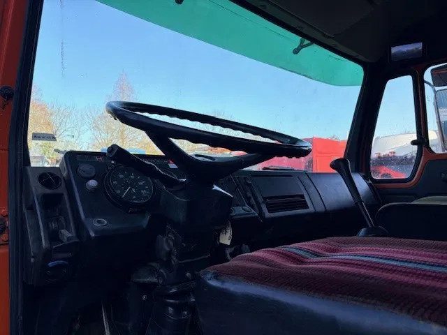 Mercedes-Benz 1922 AK 4x4 V6 WITH ONLY 128.500 KM!! AND HMF 1003K2 CRANE (MANUAL GEARBOX / FULL STEEL SUSPENSION / REDUCTION AXLE / P.T.O. / ETC.) 18