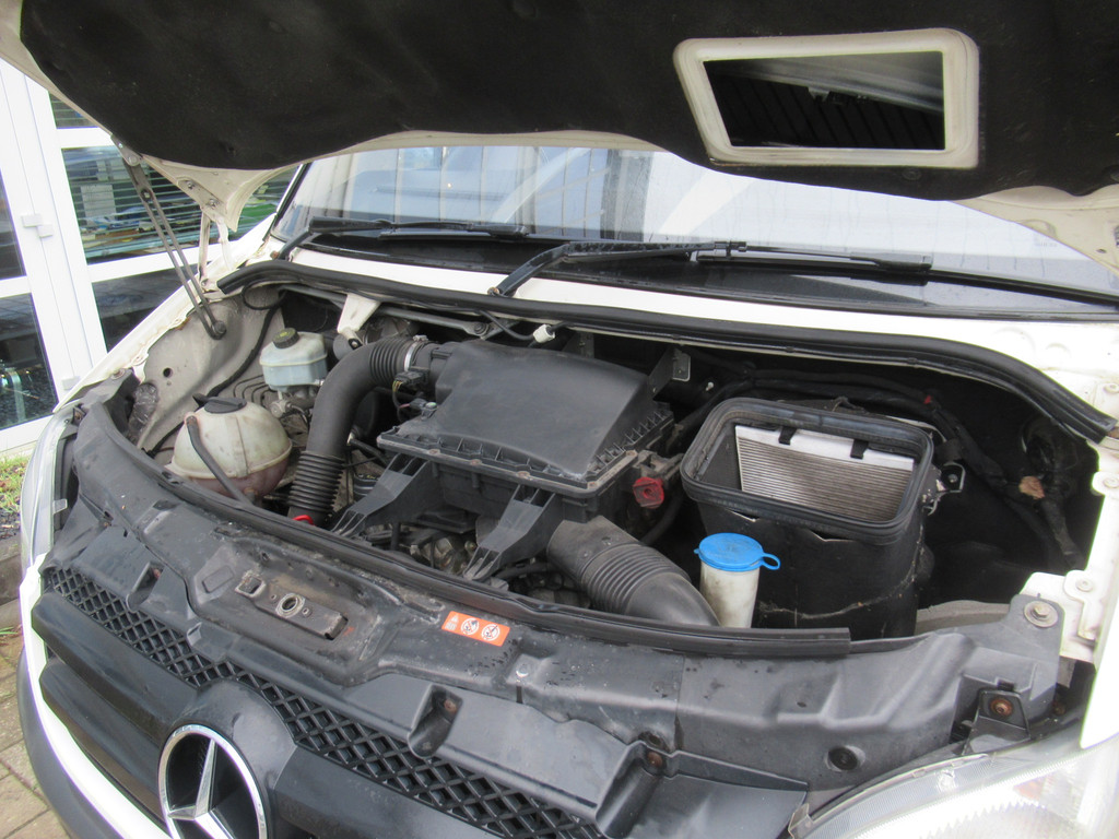 Mercedes-Benz 309 CDI Right Hand Drive Chassis 366 PTO 14