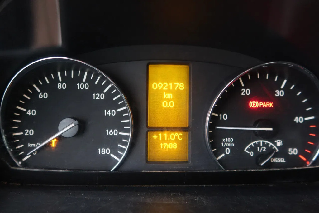 Mercedes-Benz 519 CDI V6 Motor 519 CDI V6 Motor + B.E Trailer 18