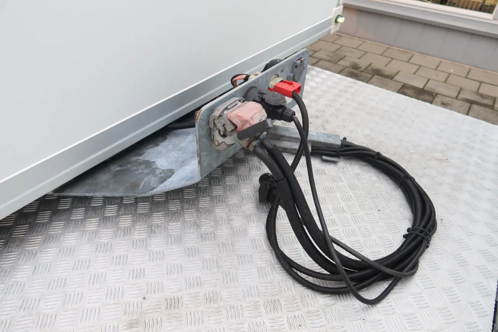 Mercedes-Benz 519 CDI V6 Motor 519 CDI V6 Motor + B.E Trailer 20