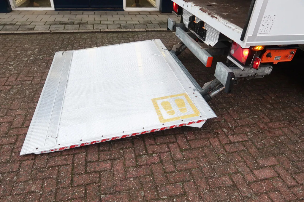 Mercedes-Benz 519 CDI V6 Motor 519 CDI V6 Motor + B.E Trailer 7