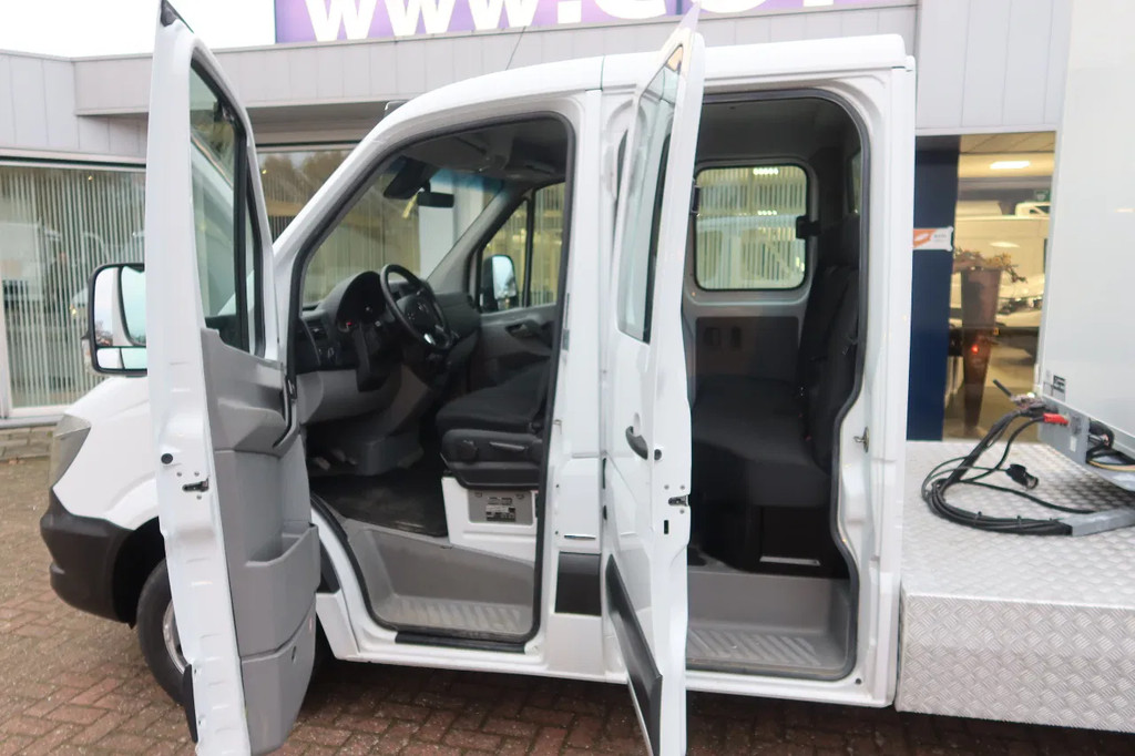 Mercedes-Benz 519 CDI V6 Motor 519 CDI V6 Motor + B.E Trailer 8