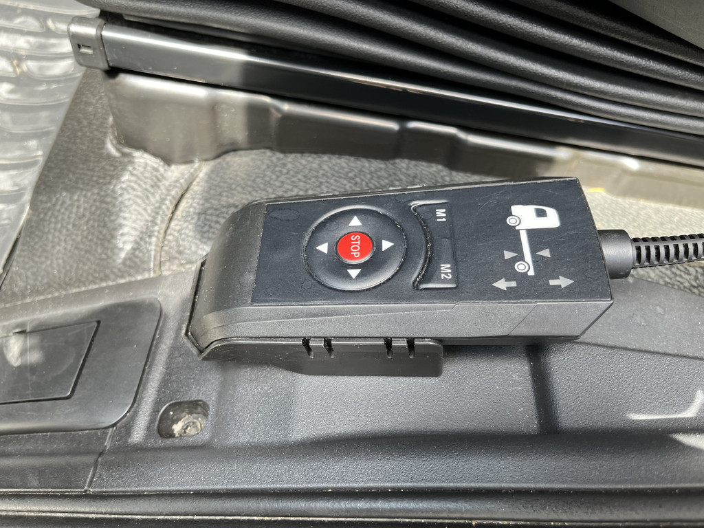 Mercedes-Benz ANTOS 2546 6X2 Bouwstoffenauto / Open laadbak vv KRAAN MKG HLK 221-3 met Stenenklem 14