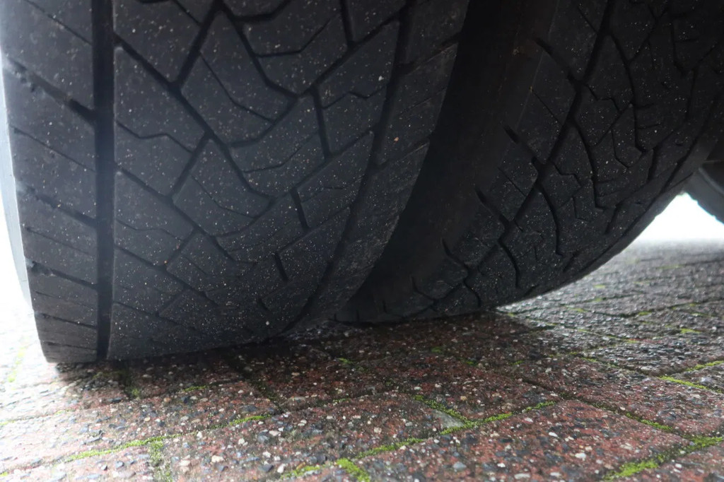 Mercedes-Benz Actros 1840 L Bakwagen + Bar klep 2000 KG + Geïsoleerde bak 10