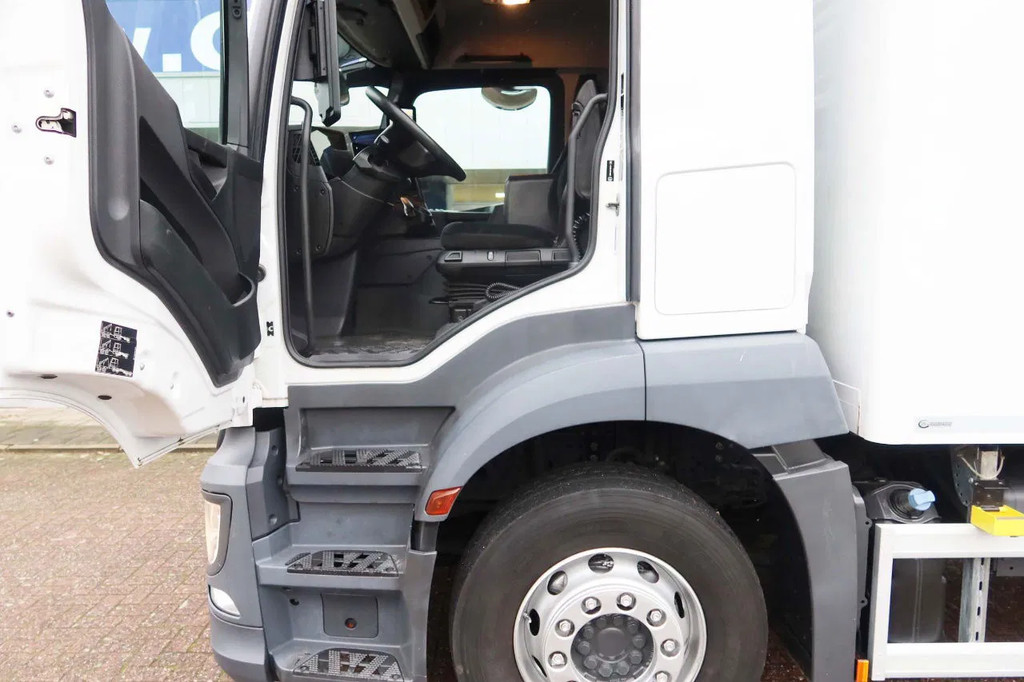 Mercedes-Benz Actros 1840 L Bakwagen + Bar klep 2000 KG + Geïsoleerde bak 12