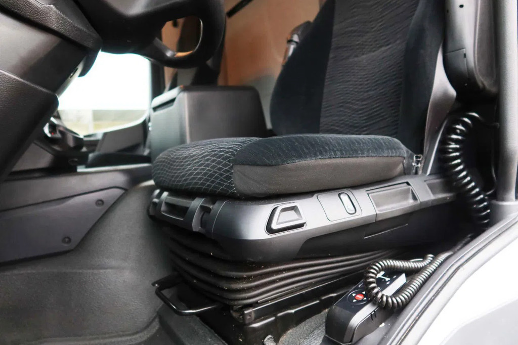 Mercedes-Benz Actros 1840 L Bakwagen + Bar klep 2000 KG + Geïsoleerde bak 13