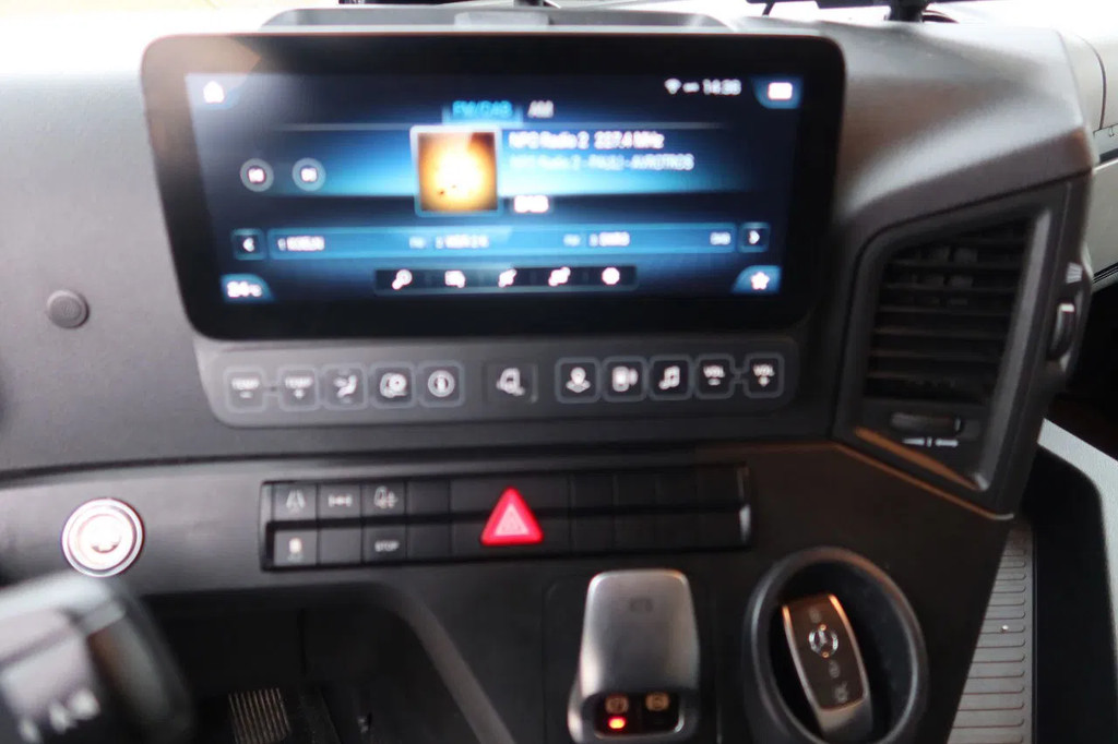 Mercedes-Benz Actros 1840 L Bakwagen + Bar klep 2000 KG + Geïsoleerde bak 16