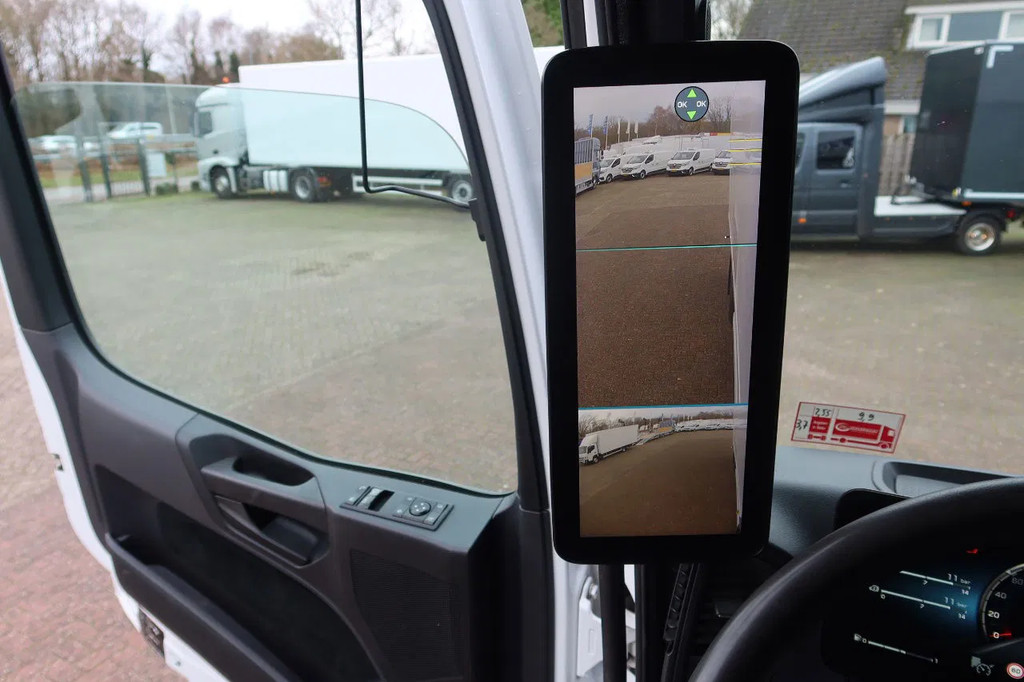 Mercedes-Benz Actros 1840 L Bakwagen + Bar klep 2000 KG + Geïsoleerde bak 18