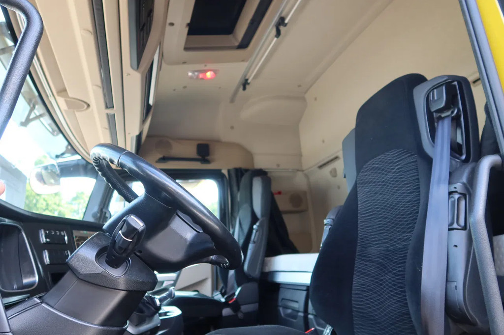 Mercedes-Benz Actros 1933 L Aluminium Bakwagen , Horse / tracing truck. Met deuren + 1 bed. 11