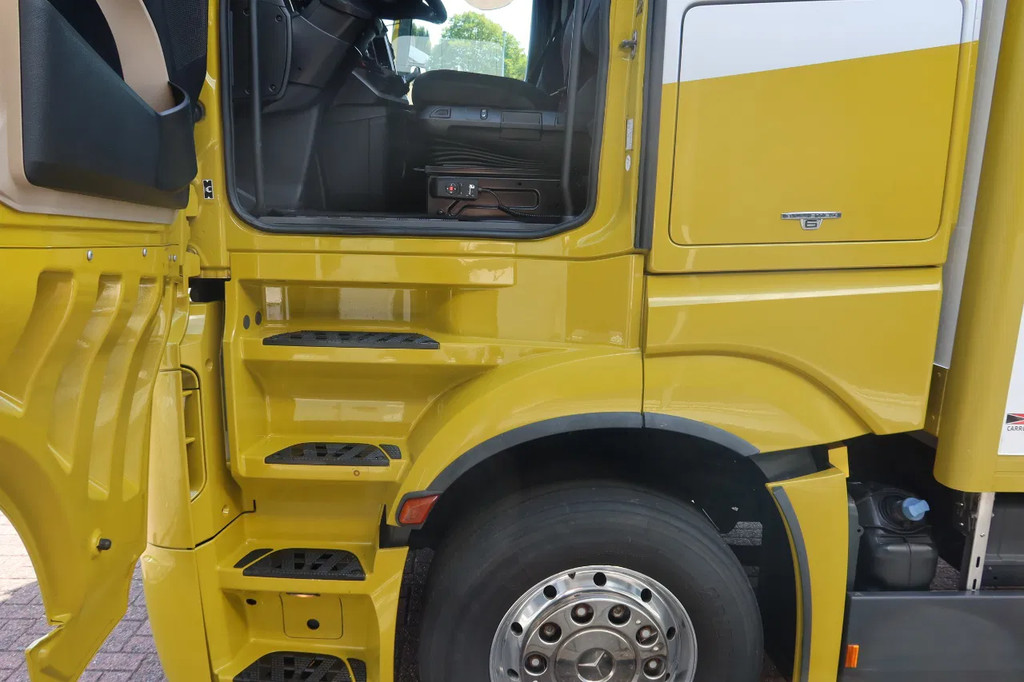 Mercedes-Benz Actros 1933 L Aluminium Bakwagen , Horse / tracing truck. Met deuren + 1 bed. 12