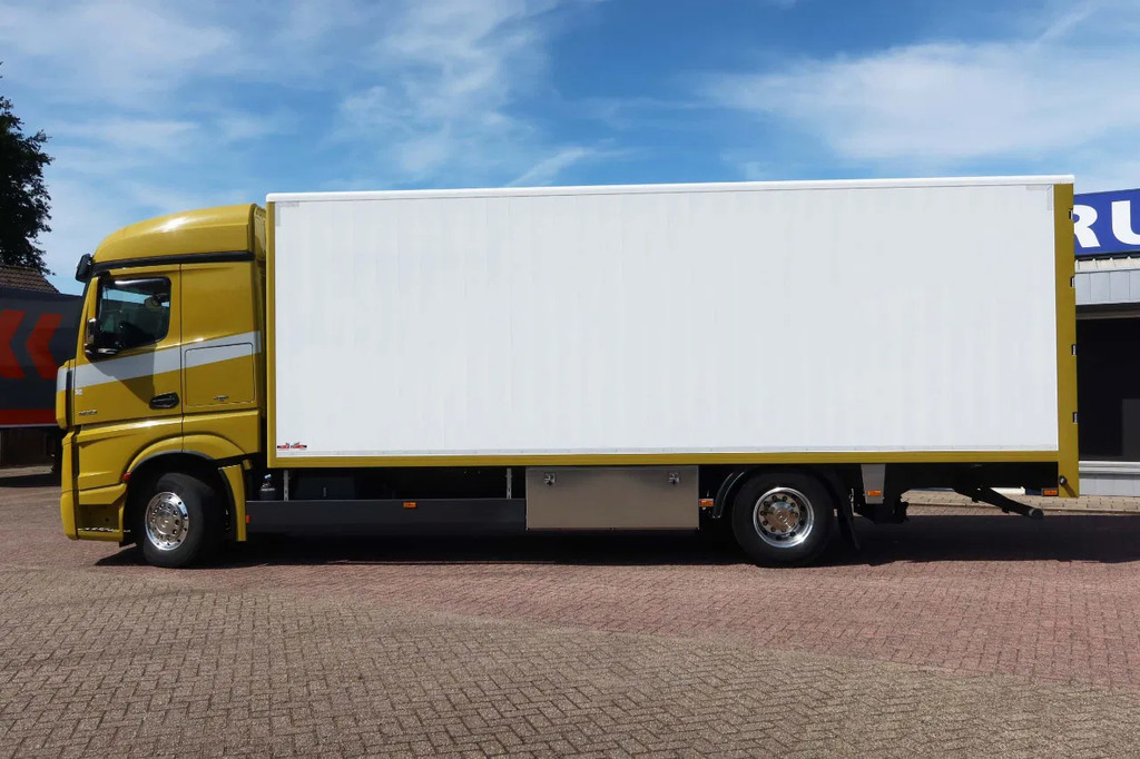 Mercedes-Benz Actros 1933 L Aluminium Bakwagen , Horse / tracing truck. Met deuren + 1 bed. 15