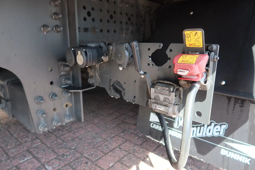 Mercedes-Benz Actros 1933 L Aluminium Bakwagen , Horse / tracing truck. Met deuren + 1 bed. 17