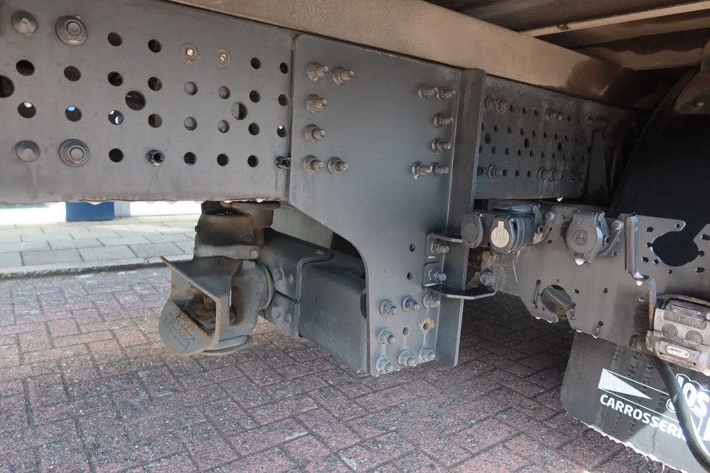 Mercedes-Benz Actros 1933 L Aluminium Bakwagen , Horse / tracing truck. Met deuren + 1 bed. 18