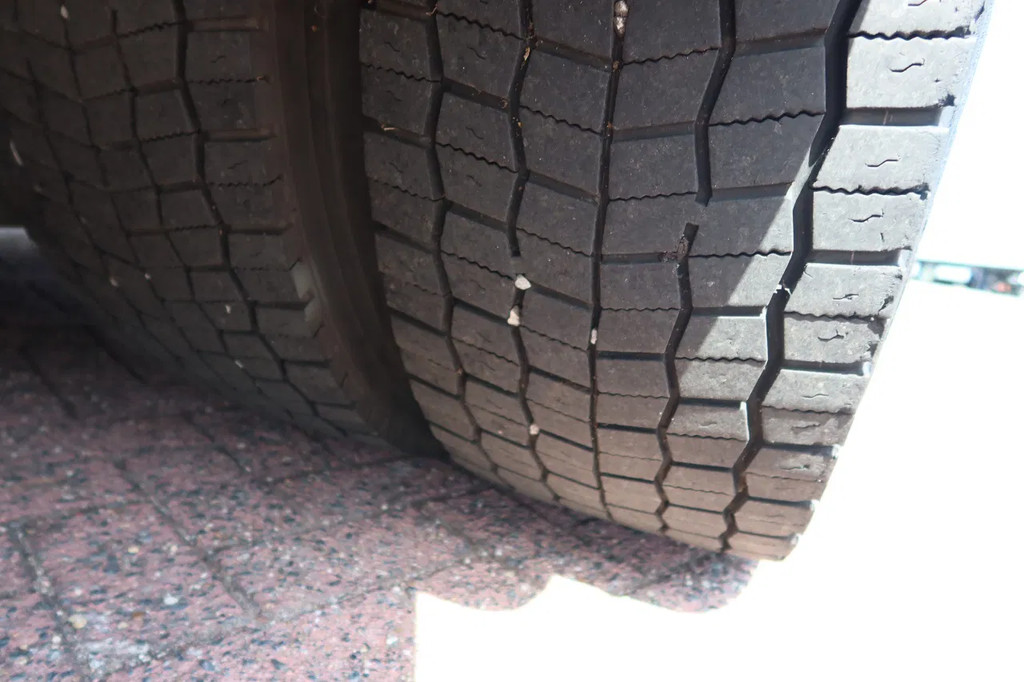 Mercedes-Benz Actros 1933 L Aluminium Bakwagen , Horse / tracing truck. Met deuren + 1 bed. 21