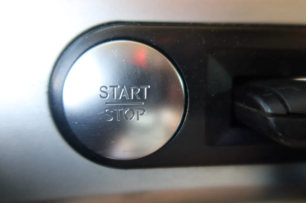 Mercedes-Benz Actros 1933 L Aluminium Bakwagen , Horse / tracing truck. Met deuren + 1 bed. 9