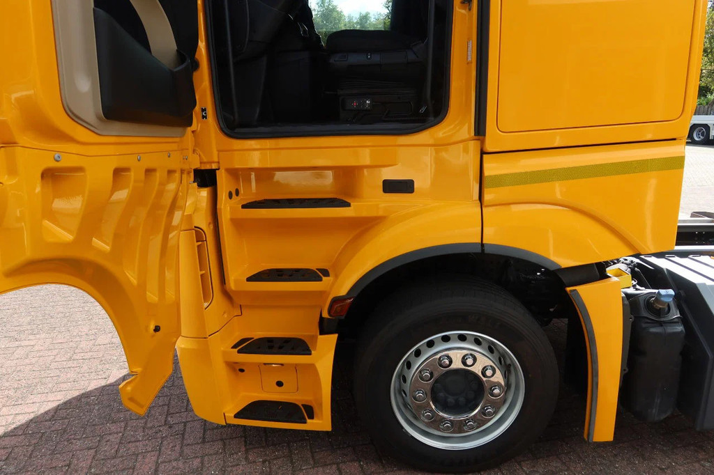 Mercedes-Benz Actros 2642 LL Chassis Cabine Giga space 11