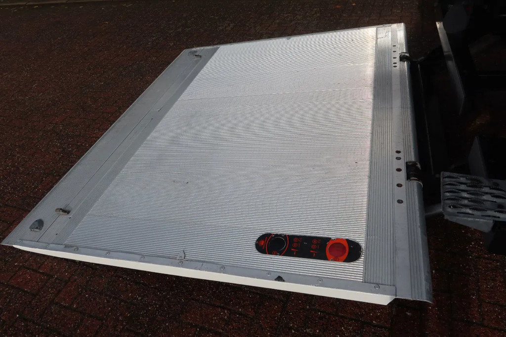 Mercedes-Benz Actros 1830 Bak + Dhollandia klep 2000 KG + rolstops. 12